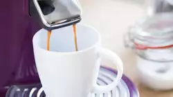 Espressobasierte Getränke und die Tassen in denen sie kommen